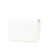 シャネル シャネル19 マトラッセ 三つ折り財布 ホワイト ラムスキン レディース CHANEL 【中古】